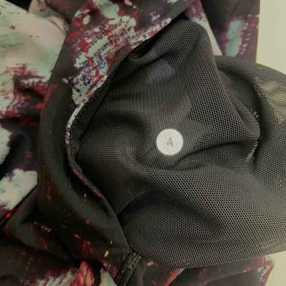 Lululemon Tranquil Crop Kara Blossom Multi / Black SZ 4 - Picture 9 of 9